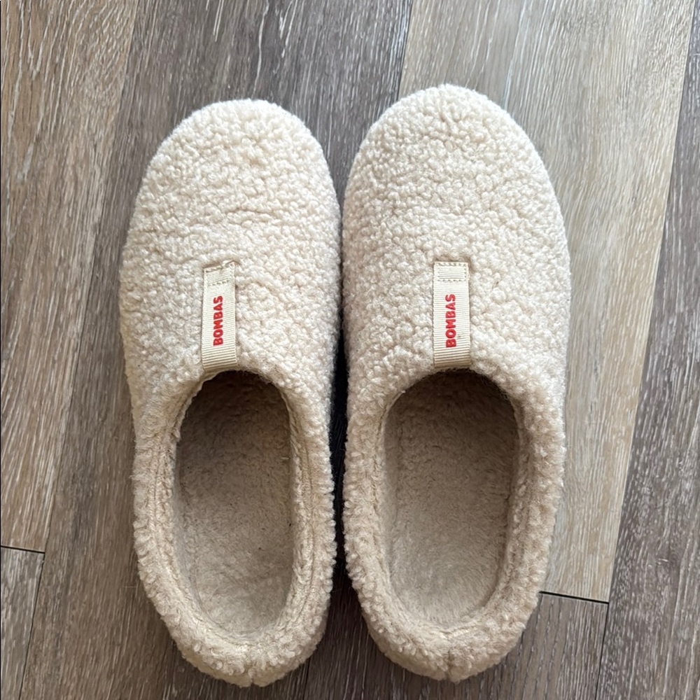 Bombas Cream Sherpa Slippers